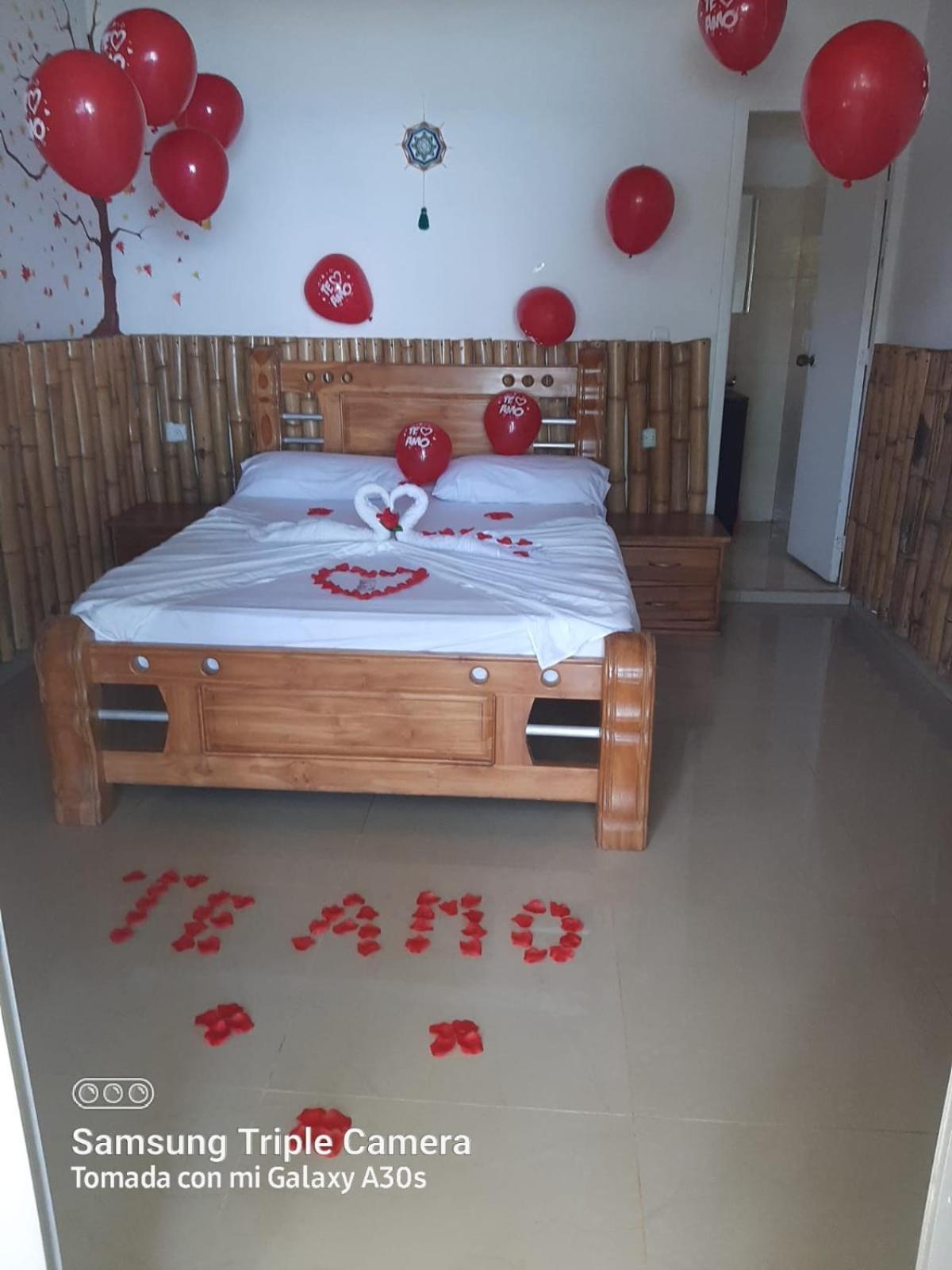 Hostal Hilltop Zapzurro Buitenkant foto